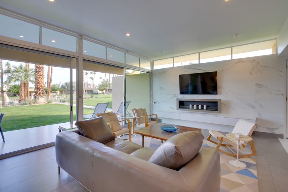 Patio, Grill & Mtn Views: Luxe Home in Palm Desert House in Rancho Mirage
