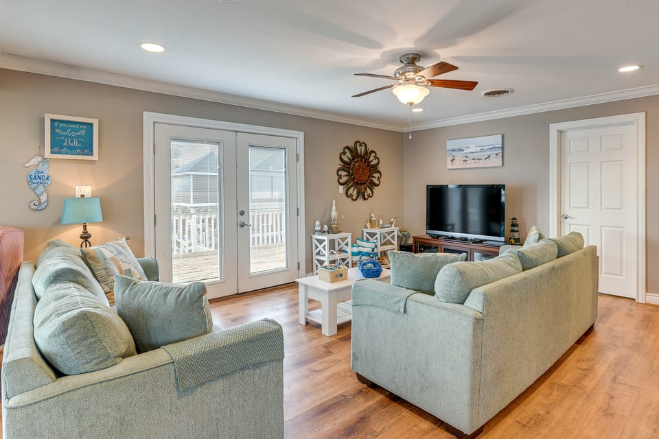 Colorful Beachside Oasis! Galveston Family Home House in Hitchcock