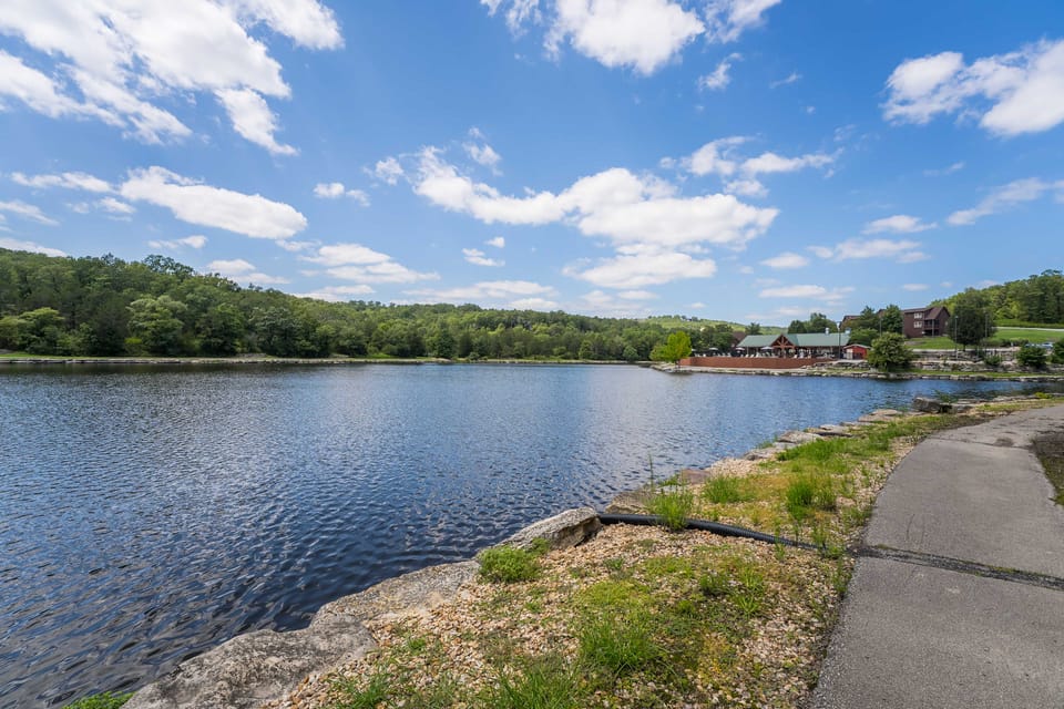 6 Mi to Branson Strip! Lakefront Home w/ Fireplace House in Table Rock Lake