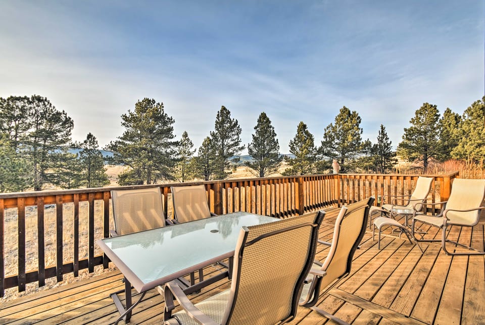 Eagle Nest Home w/ Hot Tub & Views - 5 Min to Lake House in New Mexico