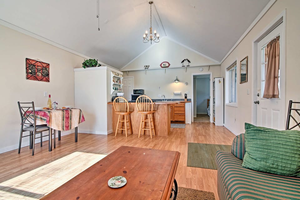 Forest Views! ‘The Woodshop’ Robbinsville Cabin House in Stecoah