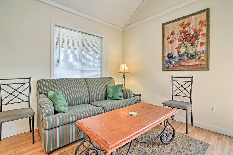 Forest Views! ‘The Woodshop’ Robbinsville Cabin House in Stecoah