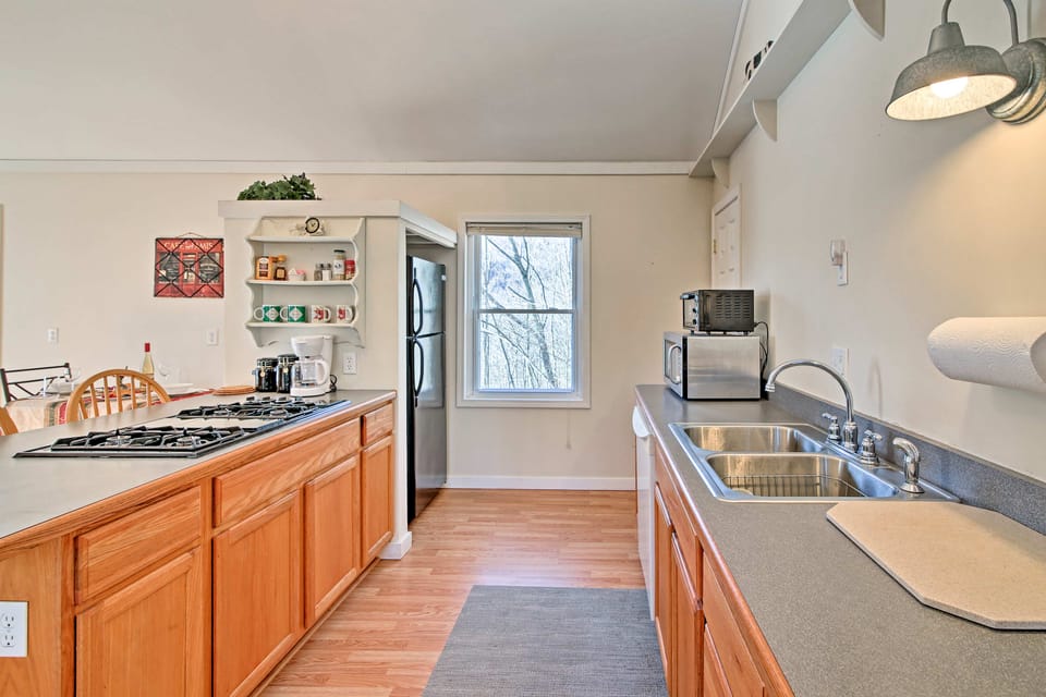 Forest Views! ‘The Woodshop’ Robbinsville Cabin House in Stecoah