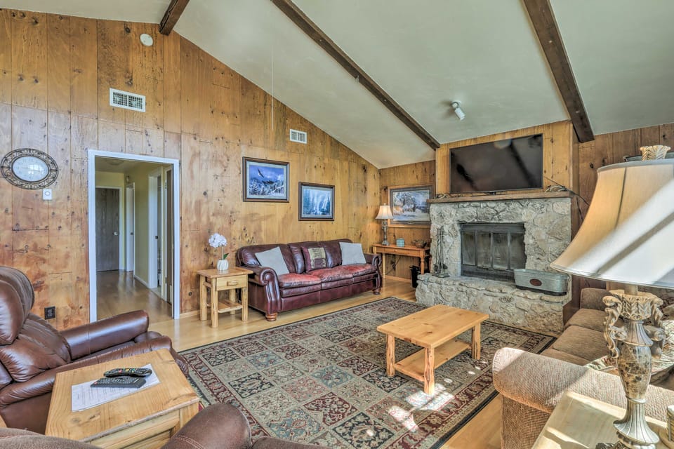 Flagstaff Townhome - Walk to Country Club & Pools! Apartment in Flagstaff