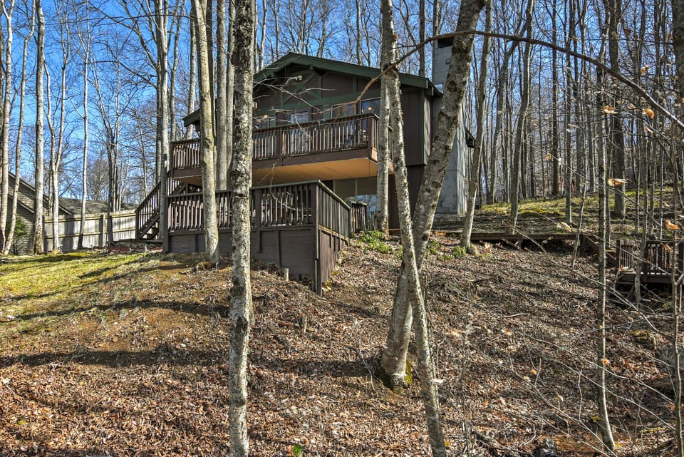 Family Retreat w/ Trail Access in Beech Mountain! House in Beech Mountain