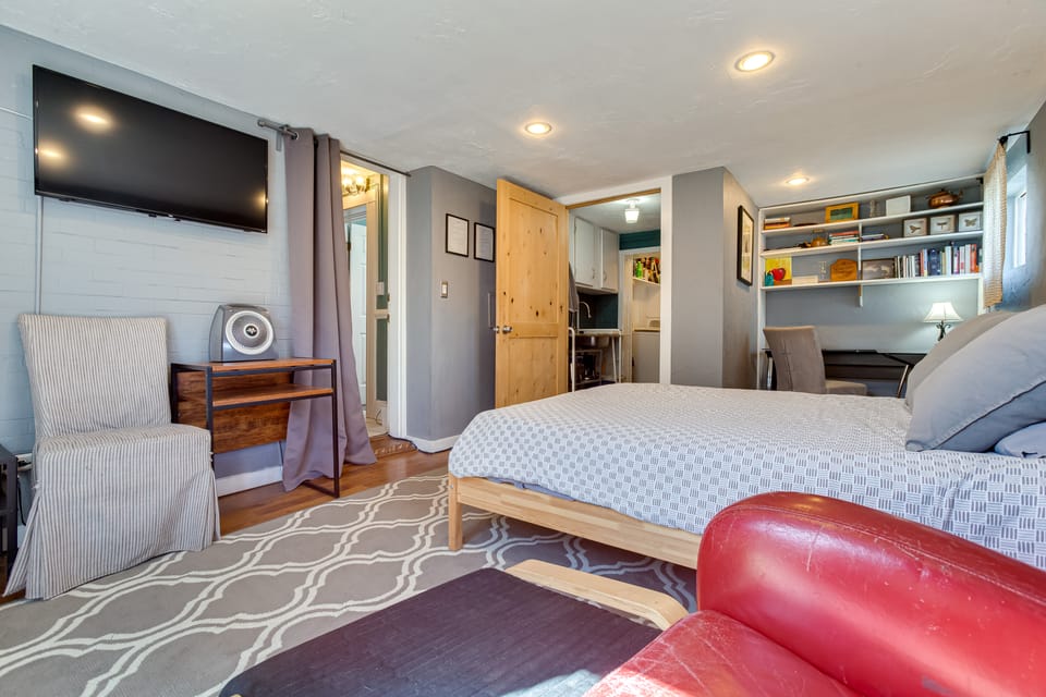 Platt Park Studio w/ Patio: Walkable Location! Apartment in Denver