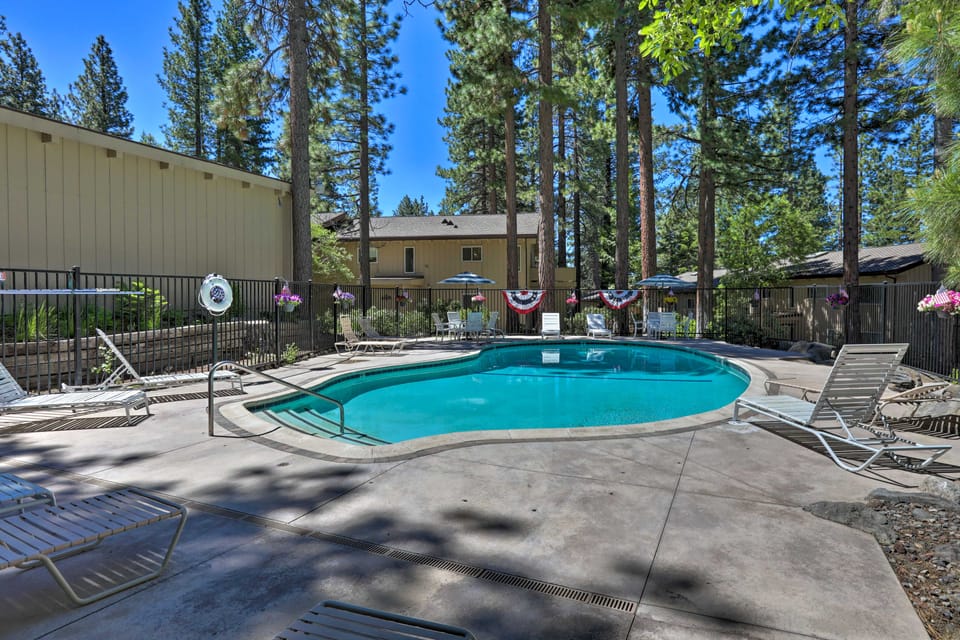 1 Mi to Diamond Peak Ski Resort: Condo w/ Pool Apartment in Incline Village