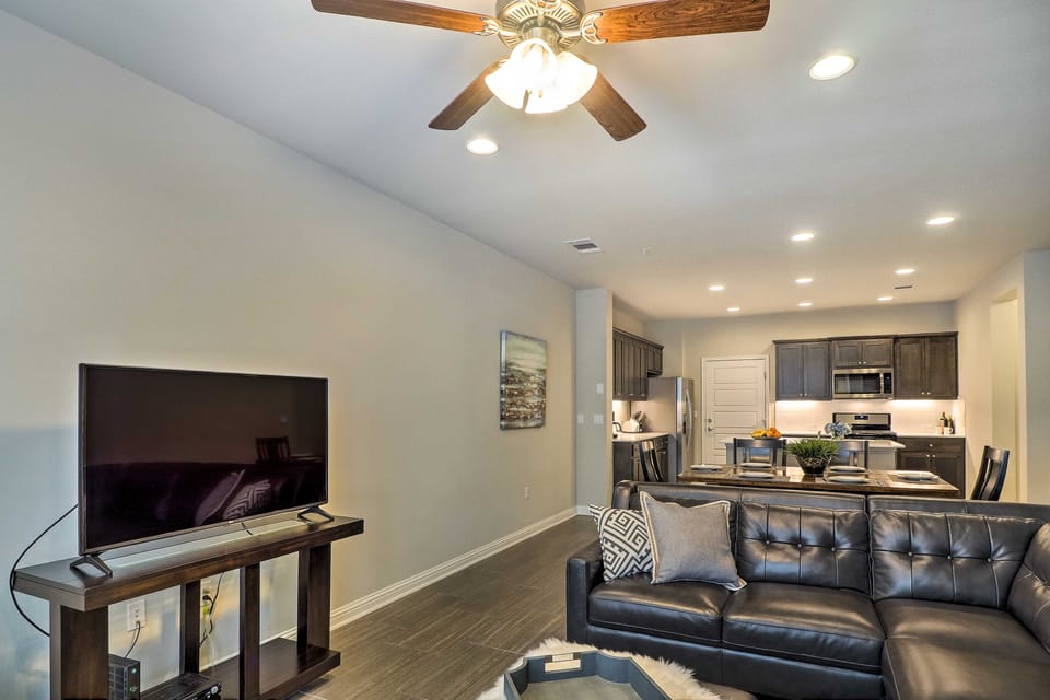 Pool Access: Upscale & Modern Austin Townhome Apartment in Cedar Park