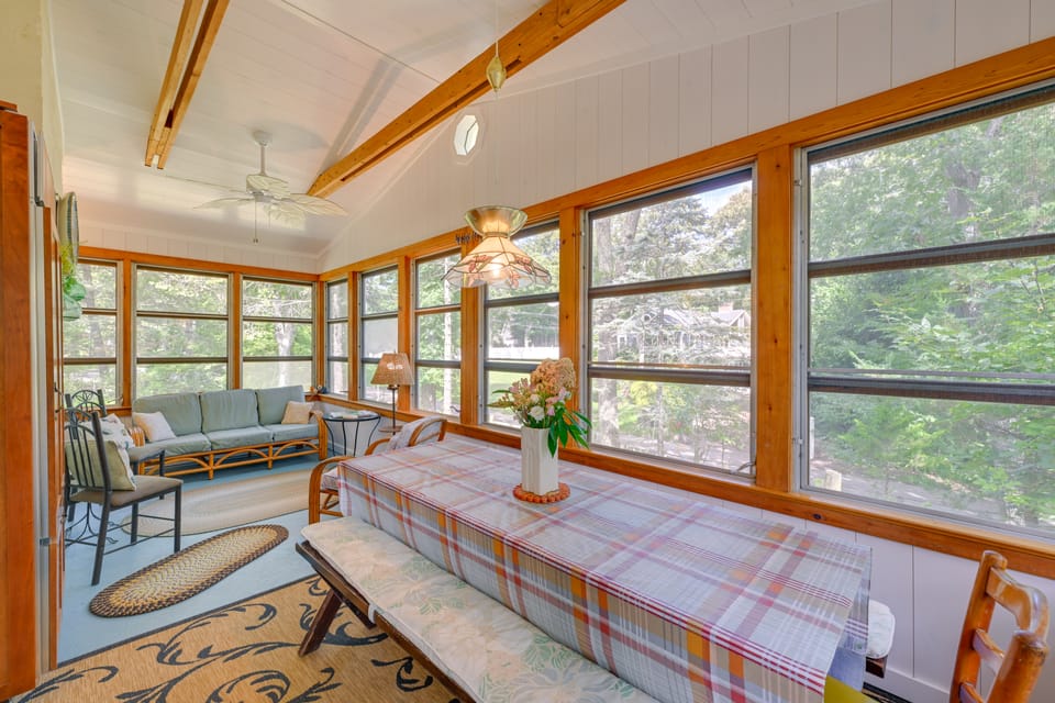 Walk to Beach: Long Island Wine Country Home! House in Cutchogue