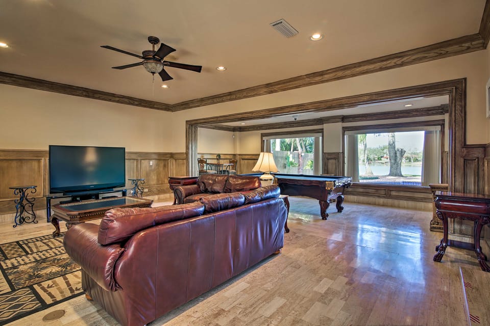 Private Pool: Lakefront Harlingen Home House in Harlingen