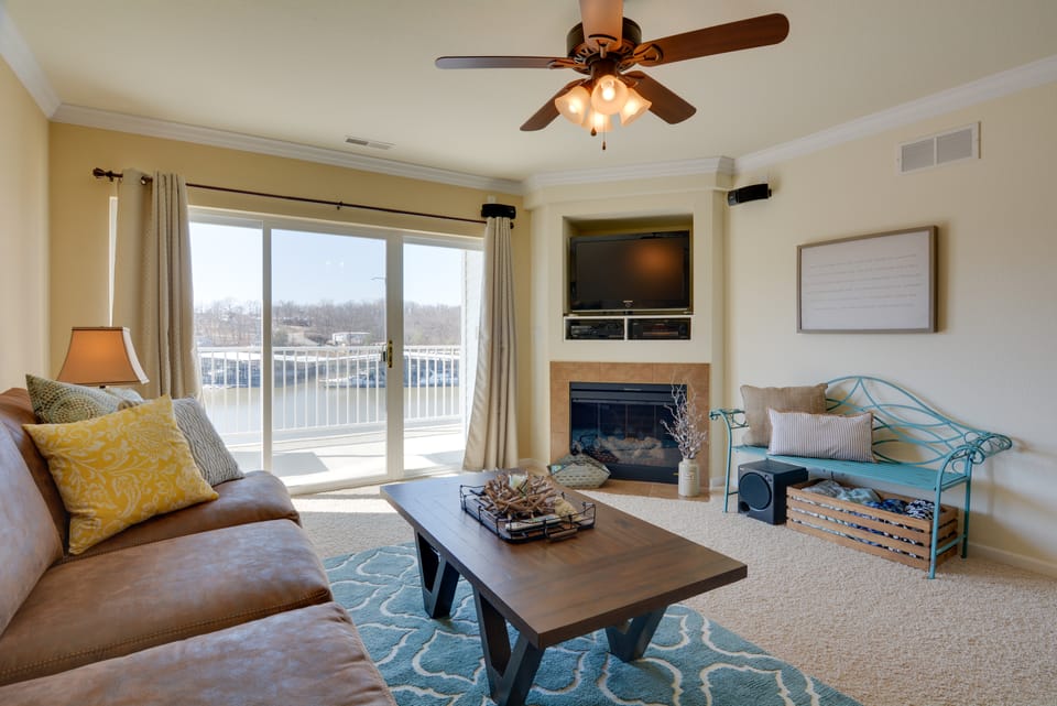 Lake Views & Pool Access: Osage Beach Condo Apartment in Osage Beach