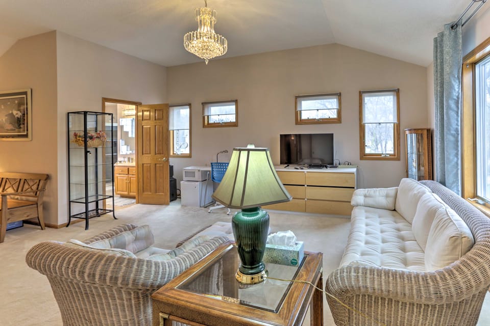 Eagan Home w/ Porch - 5 Mi to Mall of America! House in Eagan