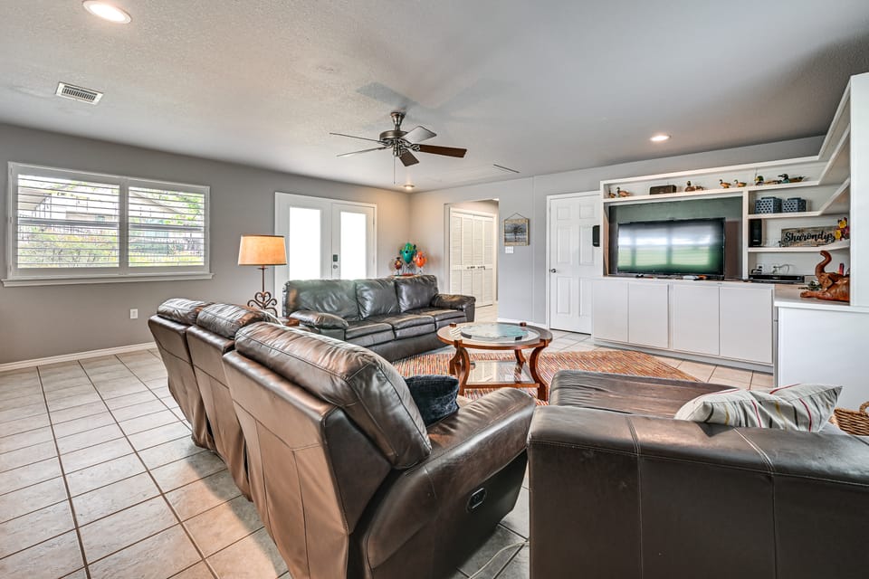 Waterfront Kingsland Home with Pool + River Access House in Kingsland