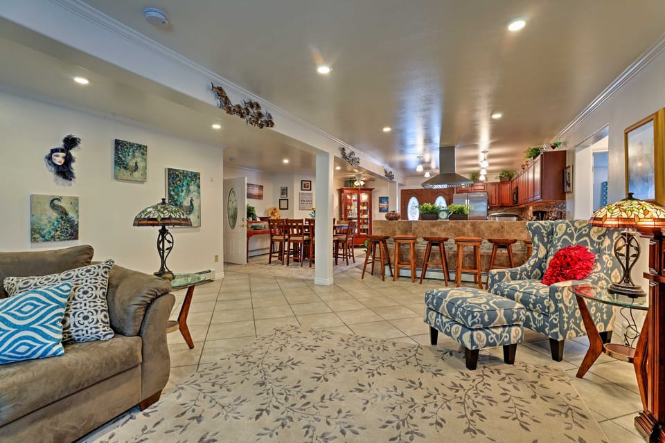 Expansive Getaway ~ 2 Miles to Mendenhall Glacier! House in Mendenhall Valley