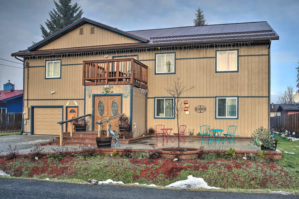 Expansive Getaway ~ 2 Miles to Mendenhall Glacier! House in Mendenhall Valley