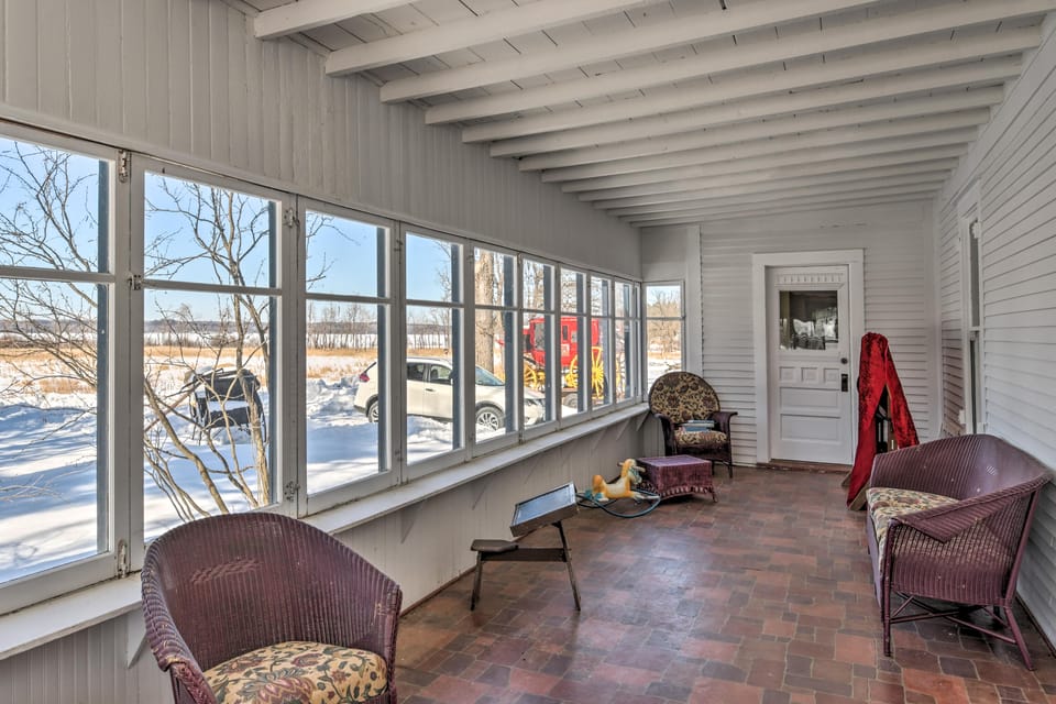 Spacious Home Easy Walk to Pine Mtn Lake! House in Minnesota