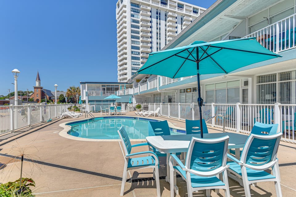 Colorful Virginia Beach Studio - Steps to Beach! Apartment in Virginia Beach