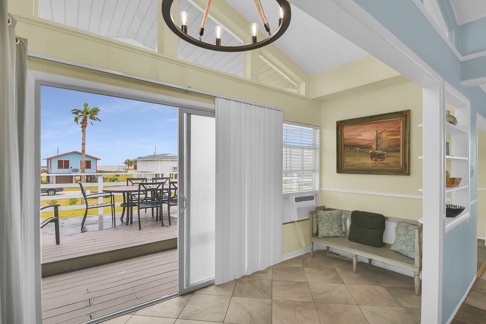 Coastline Views! Jamaica Beach Home w/ Foosball House in Jamaica Beach