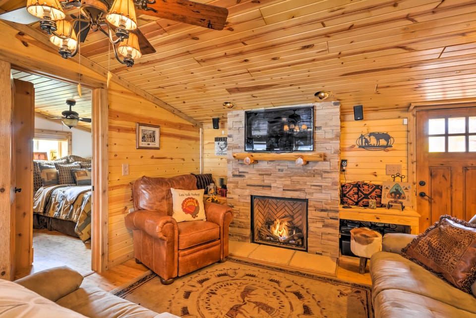 Bartlesville Cabin w/ Pool, Hot Tub & Trampoline! House in Oklahoma