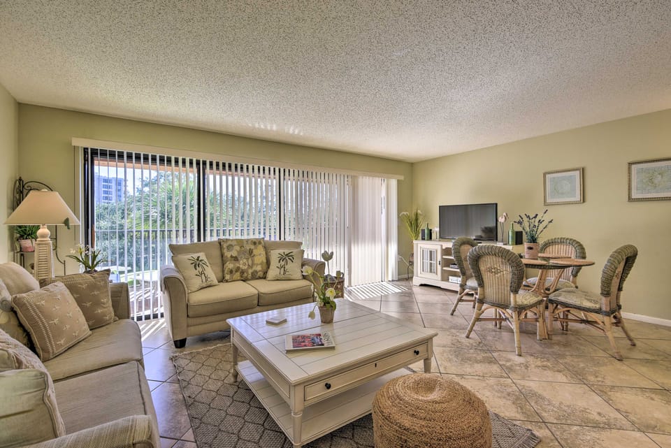 Siesta Key Condo: Resort Amenities, Walk to Beach! Apartment in Siesta Key