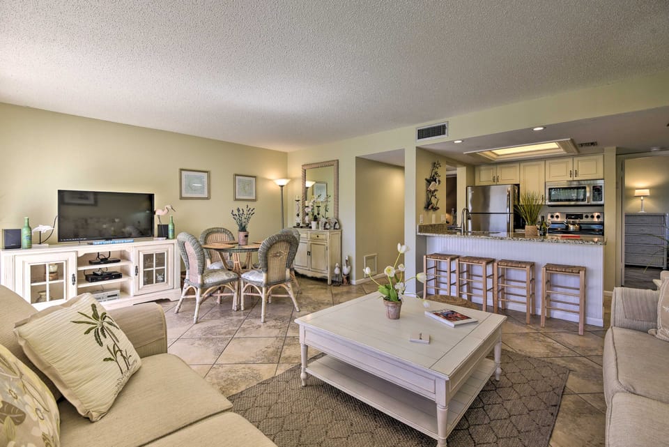 Siesta Key Condo: Resort Amenities, Walk to Beach! Apartment in Siesta Key