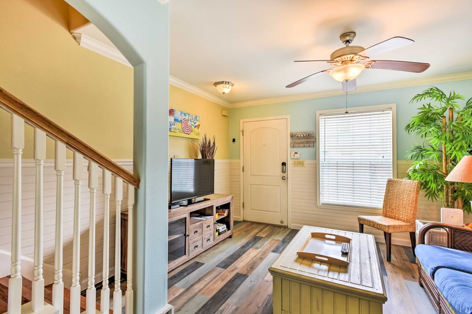 Near Port Aransas Beach: Condo w/ Pool Access Apartment in Port Aransas