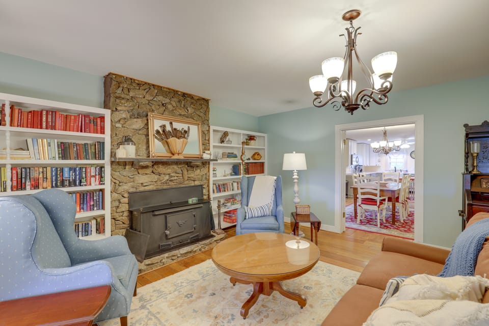 Weaverville Escape: Epic Mtn Views! Cottage in Buncombe County