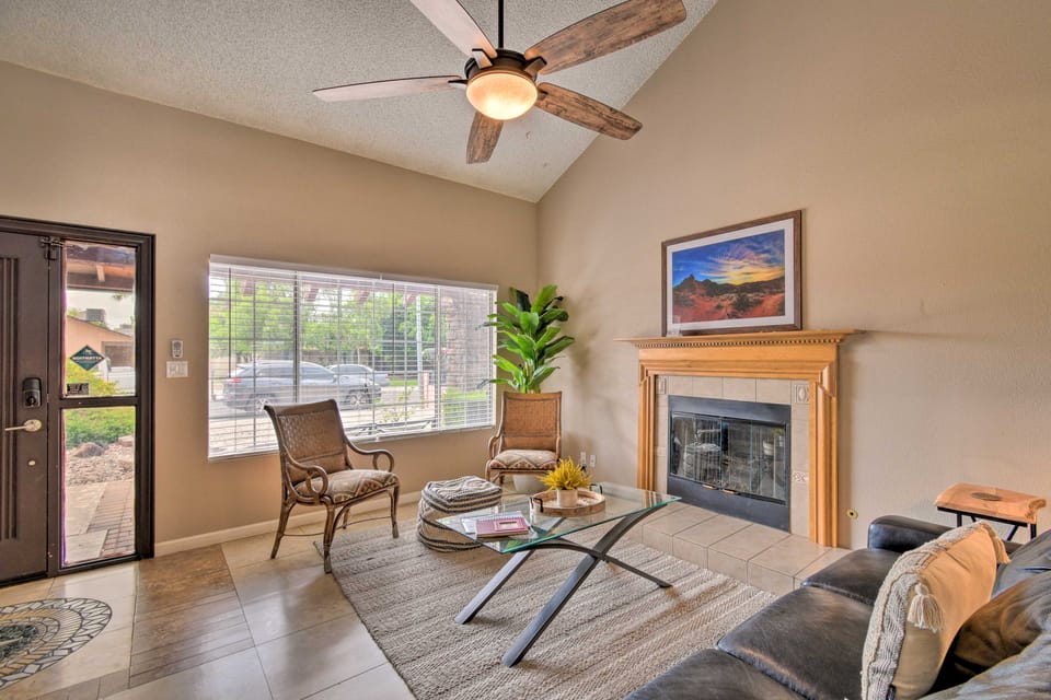 Hot Tub, Heated Pool & More! Relaxing Phoenix Home House in Phoenix