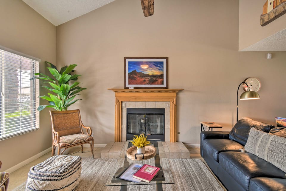 Hot Tub, Heated Pool & More! Relaxing Phoenix Home House in Phoenix