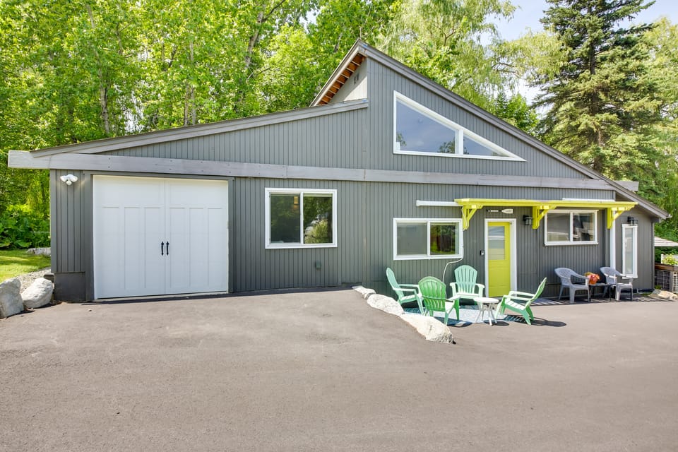 17 Mi to Schweitzer Mtn: All-Season Retreat! House in Sagle