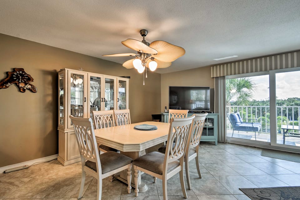 Pool Access! Indian Shores Beachfront Condo Apartment in Indian Shores