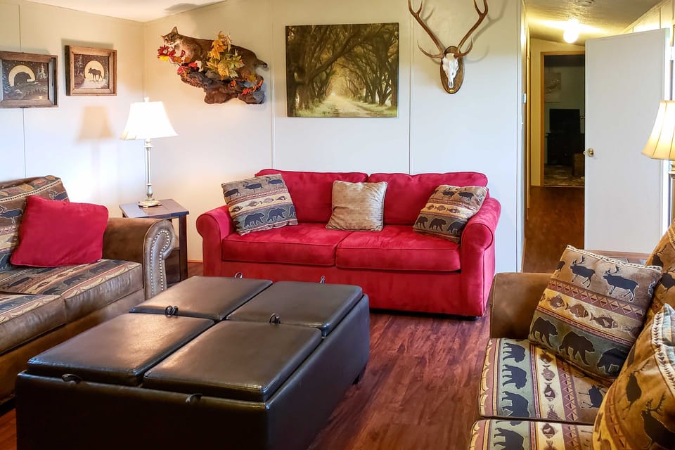 180-Acre Farm: 'The Lodge' in Klingerstown! House in Pennsylvania