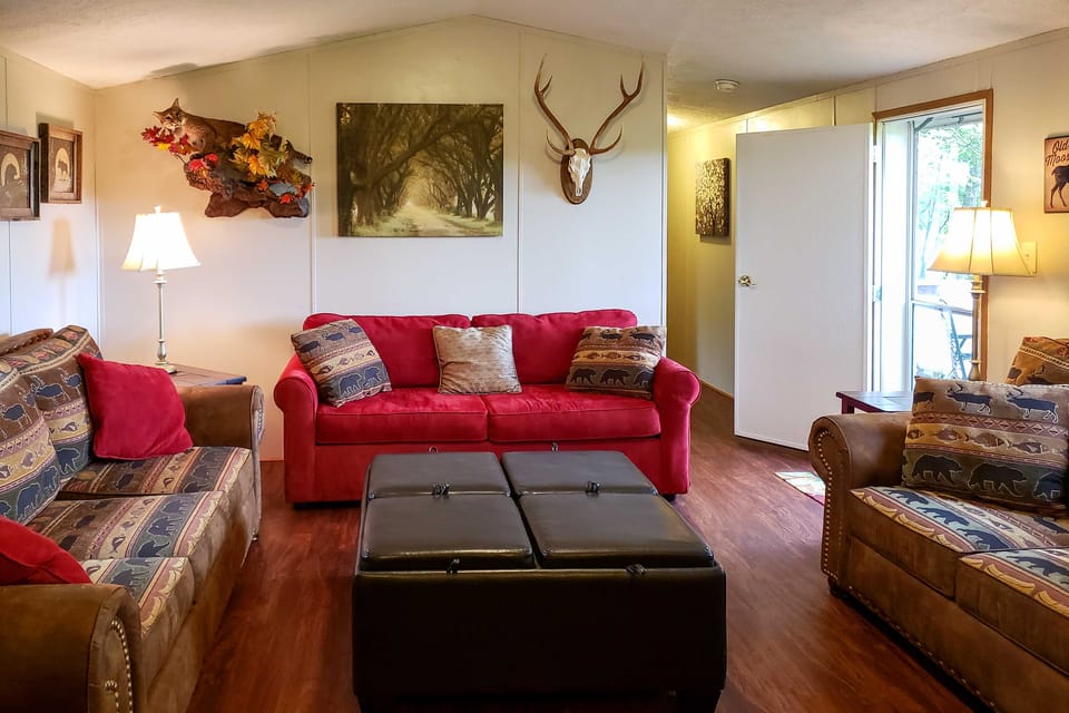 180-Acre Farm: 'The Lodge' in Klingerstown! House in Pennsylvania