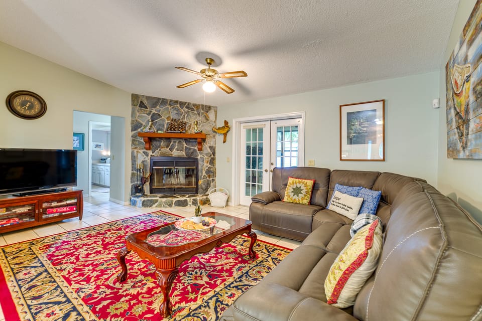 Waterfront Deck & Private Dock! Rainbow River Home House in Dunnellon
