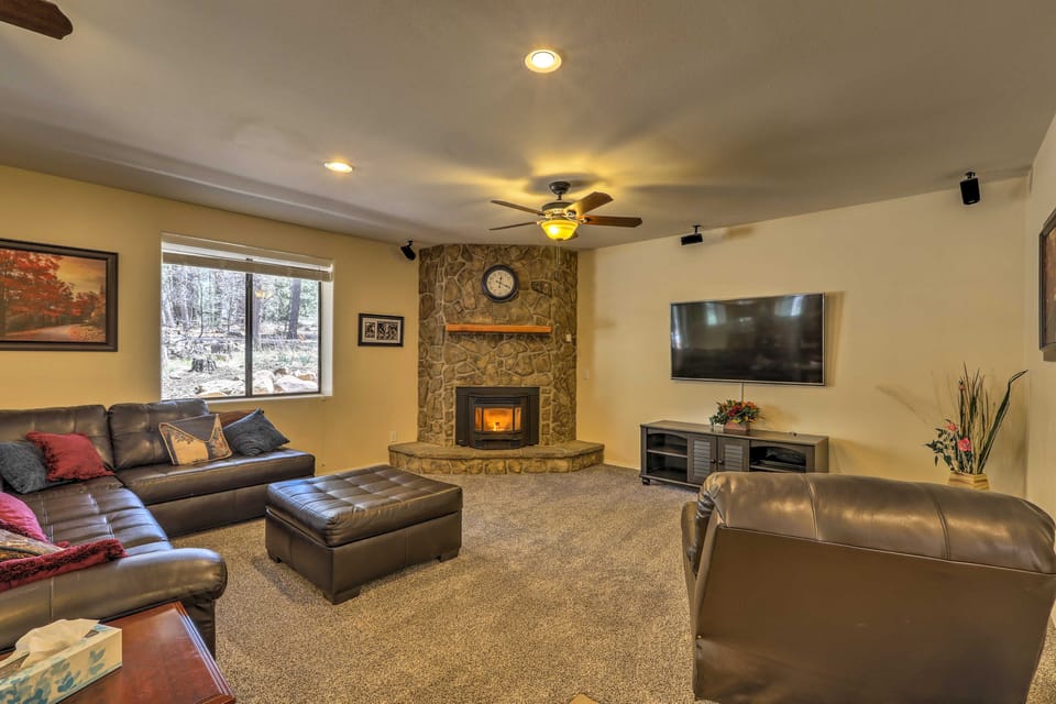 3 Mi to Rainbow Lake: Home w/ Hot Tub & Deck House in Pinetop-Lakeside