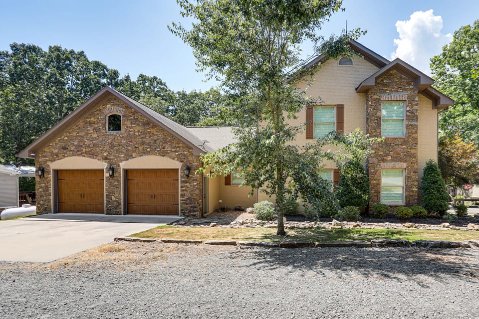 Upscale Gem w/ 2 Boat Slips on Greers Ferry Lake House in Greers Ferry Lake