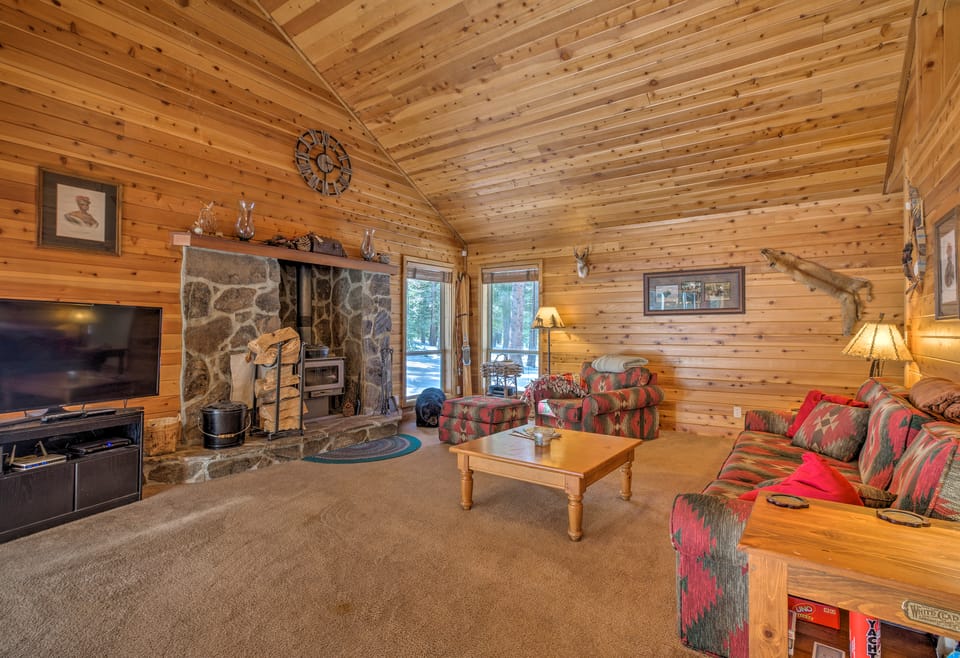 Cabin < 2 Mi to Tahoe Donner Downhill Ski Resort House in Truckee