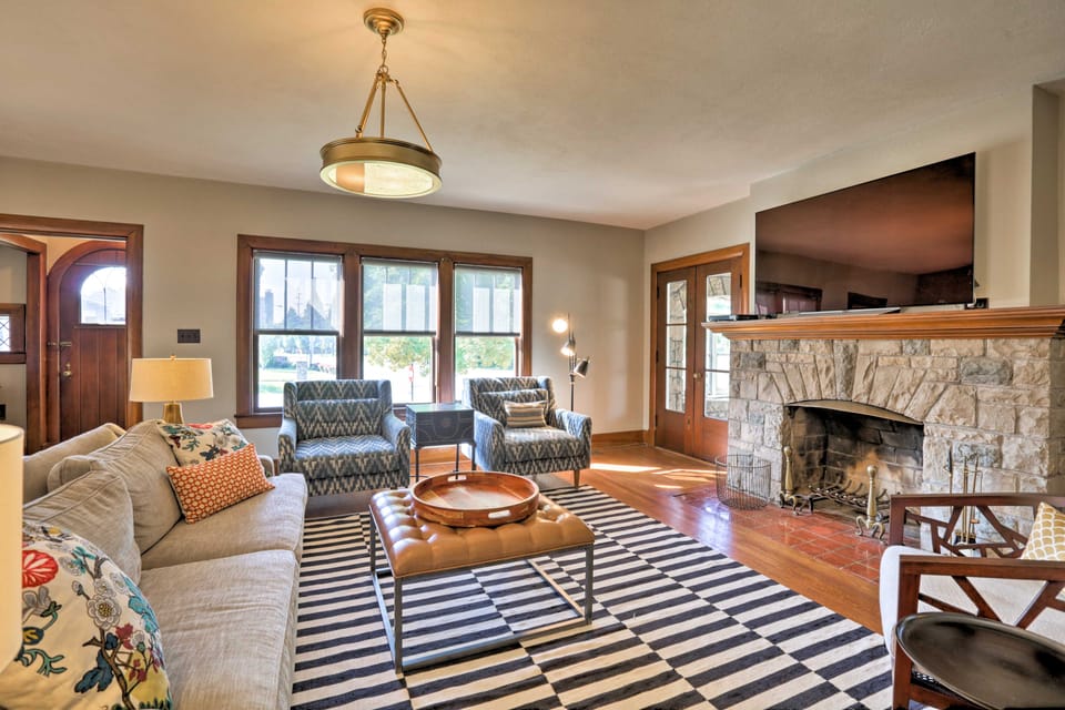 8 Mi to Kentucky Derby: Charming Louisville Gem House in Jefferson County