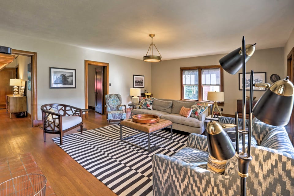 8 Mi to Kentucky Derby: Charming Louisville Gem House in Jefferson County