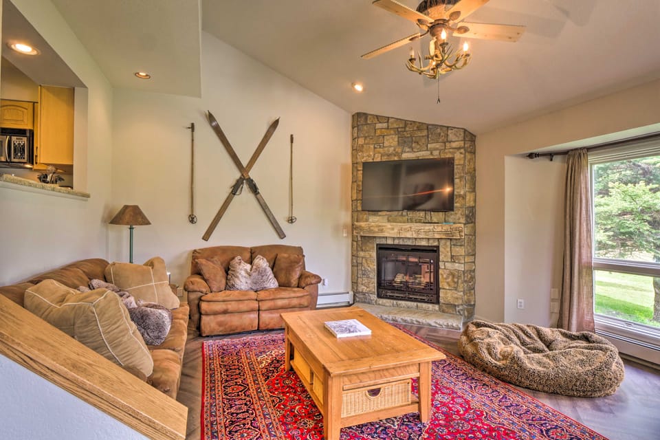 Walk to Ski Lift: Copper Mountain Home w/ Hot Tub Apartment in Copper Mountain