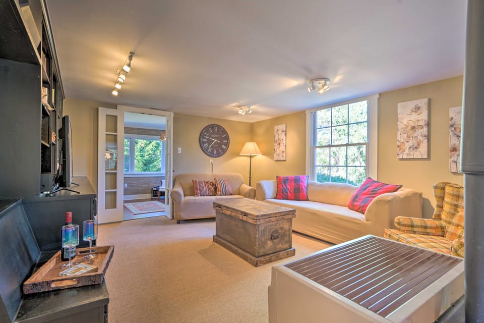 3-Acre Lodge w/ Snowmobile & Four-Wheeling Trails House in Allegheny River