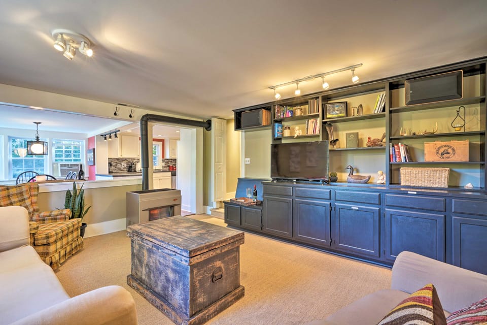 3-Acre Lodge w/ Snowmobile & Four-Wheeling Trails House in Allegheny River