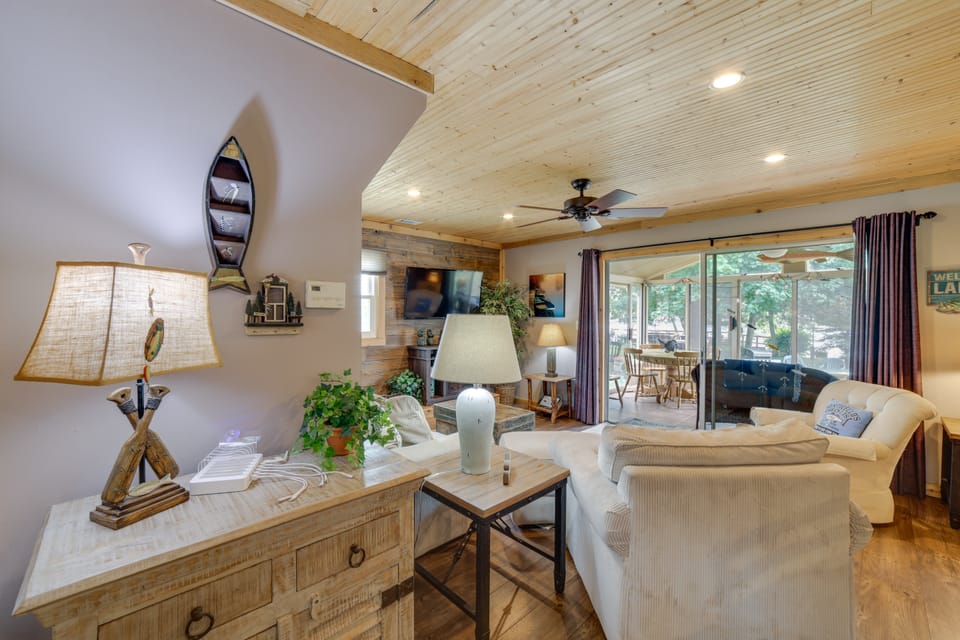 Lakefront Cottage w/ Deck Near Indiana Beach! Cottage in Indiana