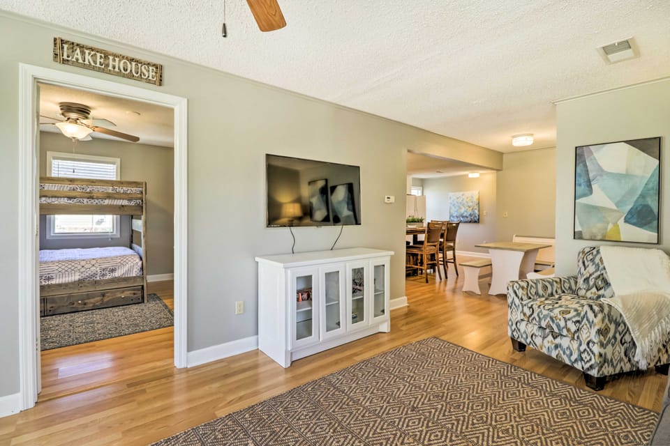 Charming Home w/ Porch: Walk to Greers Ferry Lake! House in Higden