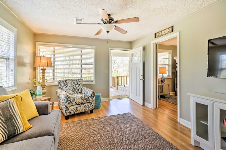 Charming Home w/ Porch: Walk to Greers Ferry Lake! House in Higden