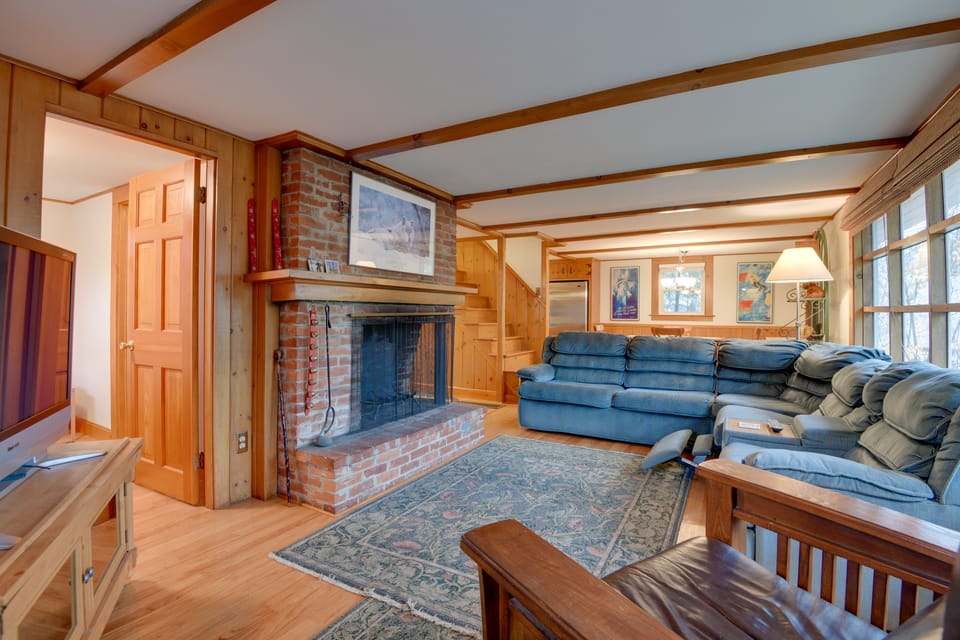 North Conway Home < Walk to Slopes at Cranmore! House in North Conway