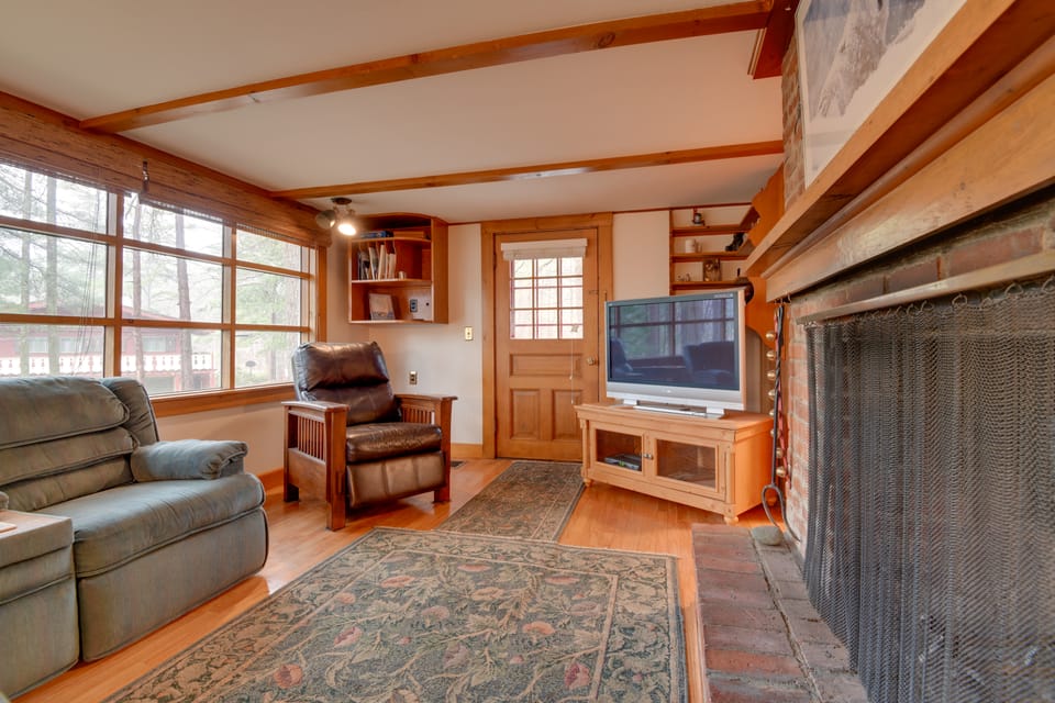 North Conway Home < Walk to Slopes at Cranmore! House in North Conway