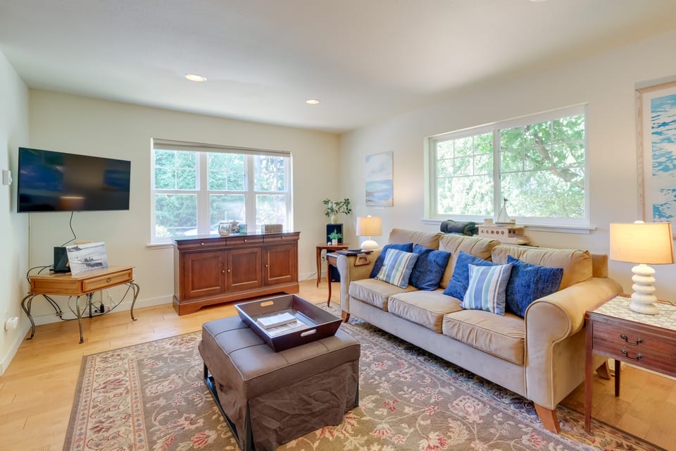 Charming Indianola Home: Walk to Town! House in King County