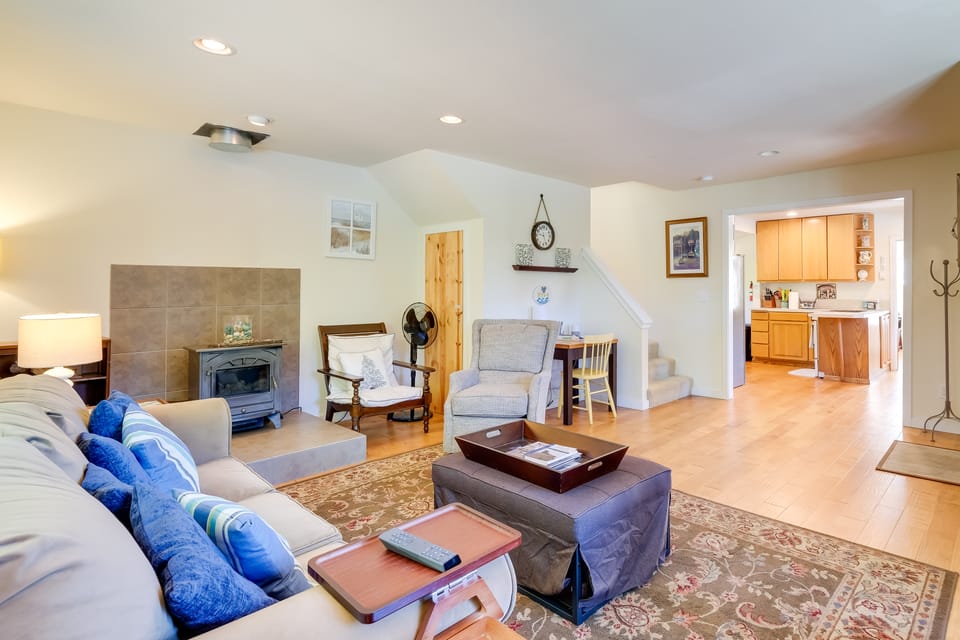 Charming Indianola Home: Walk to Town! House in King County