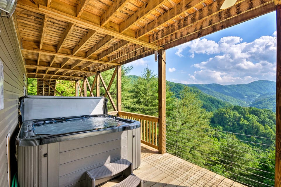 Hot Tub & Mtn Views: Private Blue Ridge Retreat House in Buncombe County